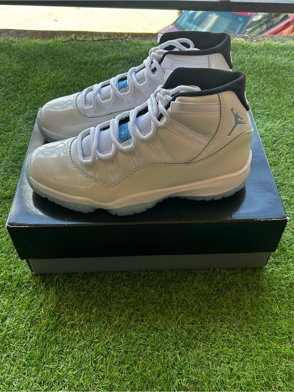 Jordan 11 “legend blue” Size 10.5